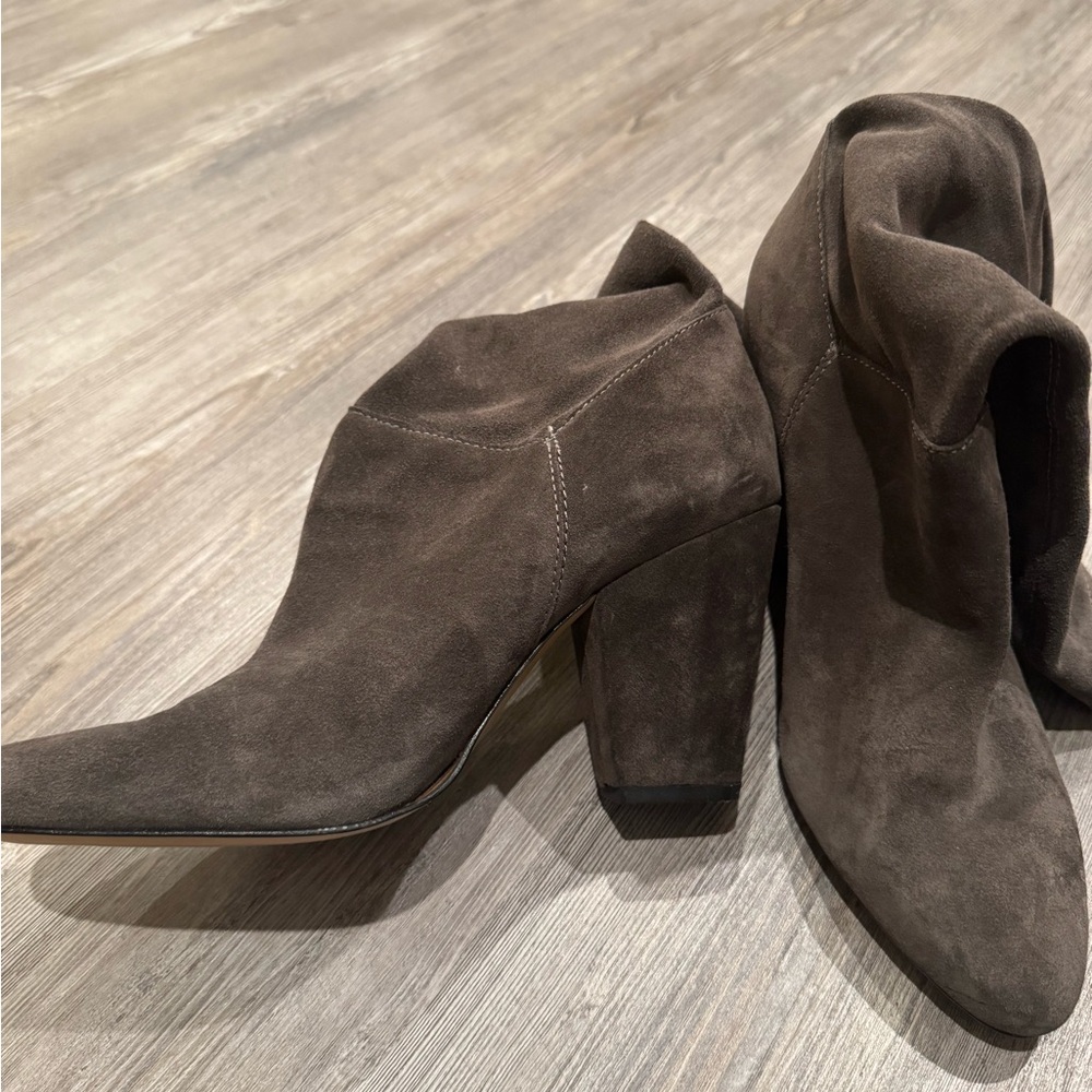 Elegant Brown Women's Boots - Picture 2 of 4